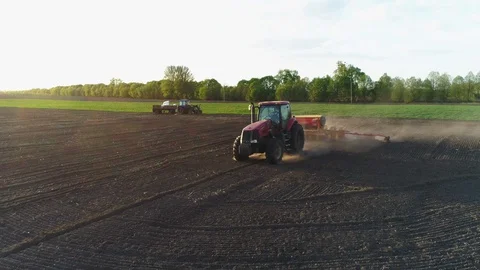 Aerial view of tractor working in the field with a modern sowing seeds machine 库存影片 129759205