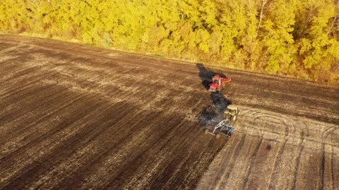 Aerial view of a tractor working in the field. Stockbeeldmateriaal 140900707