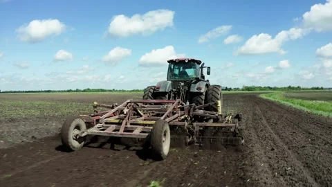 Aerial view of the tractor working in the field 2 Vídeos de archivo 162796592