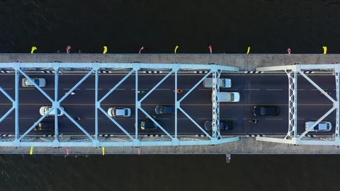 Aerial view on traffic bridge over river, cars on bridge. Vídeos de archivo 107307294