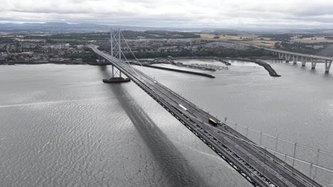 Aerial view of traffic crossing the forth road bridge Stockbeeldmateriaal 343727657