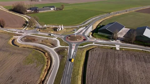 Aerial view of traffic driving through a modern roundabout in the countryside Vídeo Stock 331189112