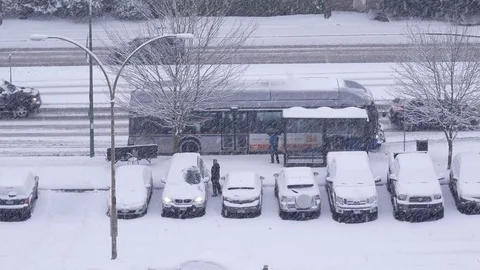 Aerial view of traffic flow on cold blizzard snow winter day 스톡 동영상 70532357