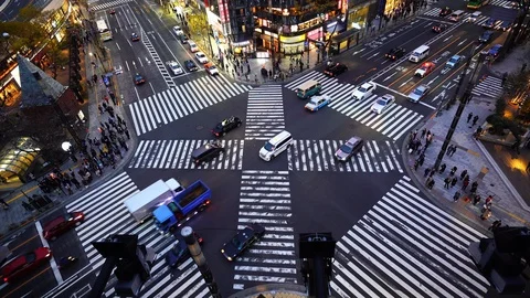 Aerial view of traffic intersection in Ginza, Tokyo, Japan. Vidéo 107342188