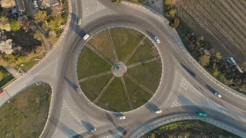 Aerial view of a traffic road circle in time lapse Vidéo 127332285
