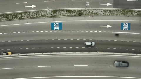 Aerial View of Traffic on SUKE Elevated Highway Vidéo 337332203