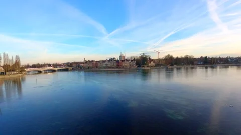 Aerial view of train crossing bridge at Seerhein at sunset. Vidéo 238953203