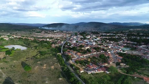 Aerial view of a train going through a rural town, Brazil. 库存影片 73220972