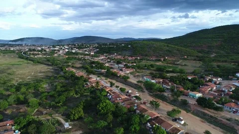 Aerial view of a train going through a rural town, Brazil. 库存影片 73220981