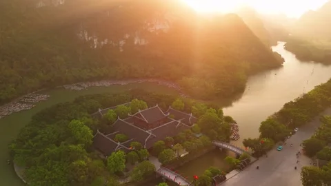 Aerial view of trang an temple complex in ninh binh, vietnam. Golden sunset.. Vídeo Stock 335091110