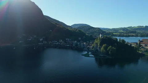Aerial view of Traunkirchen harbor on Traunsee lake with cinematic lens flare Vídeo Stock 332057916