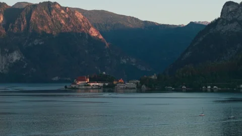 Aerial view of Traunkirchen village on Lake Traunsee with mountain range Stockbeeldmateriaal 344181237