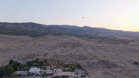 Aerial view of travertines and mountains at sunrise, Turkey. Vídeo Stock 297300962