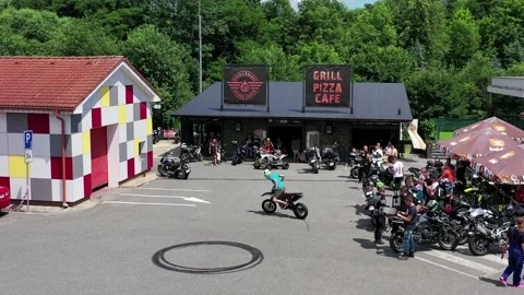 Aerial view of tricks on a motorcycle 库存影片 135056364