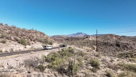 Aerial view of a truck on Apache trail, United States. 库存影片 321471943