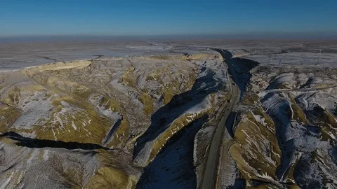 Aerial view of trucks and suvs moving along the highway in the desert in winter Video stock 80243659
