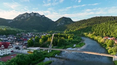 Aerial view of Trzy Korony mountain in Pieniny, Poland Vidéo 198657341