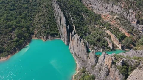 Aerial view of turquoise bays between wooded cliffs Stockbeeldmateriaal 343325902