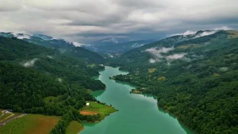 Aerial View of Turquoise Mountain Lake Video stock 322829632
