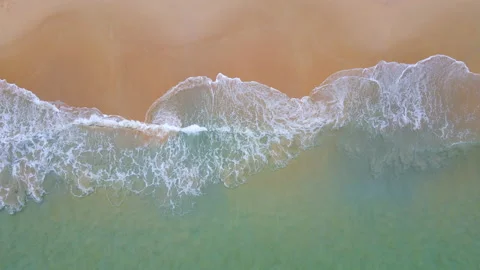 Aerial view of turquoise ocean wave reaching the coastline 스톡 동영상 170834136
