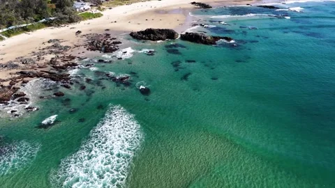 Aerial View of Turquoise Ocean Waves and Sandy Beach in Port Macquarie Vídeo Stock 342468845