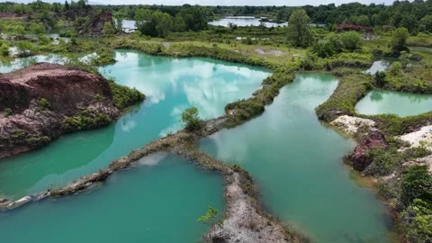 Aerial view of turquoise quarry waters Vídeos de archivo 344824799