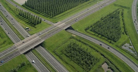 Aerial view of two intersecting highways in Europe, Netherlands. Vidéo 114132674