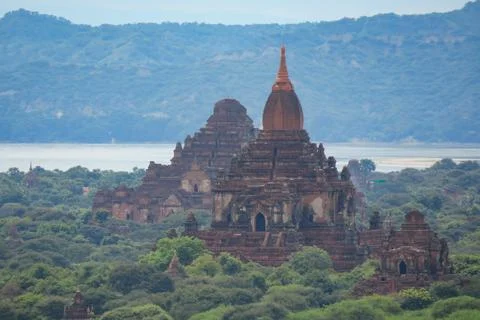 Aerial view of two large temples against the Irrawaddy River in Bagan 스톡 사진