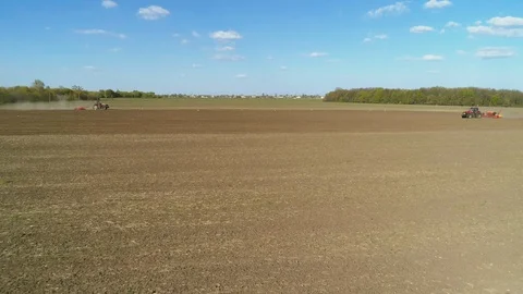 Aerial view of two tractor working in the field with a modern sowing seeds 库存影片 129054908