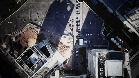 Aerial view of typical small town shopping center with parking Vídeo Stock 145182841
