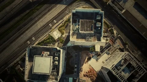 Aerial view of typical small town shopping center with parking Vídeo Stock 146207622