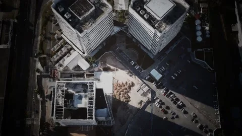 Aerial view of typical small town shopping center with parking Vídeo Stock 147320760