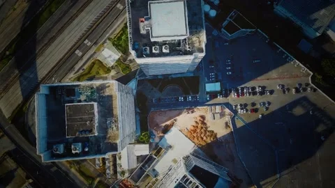 Aerial view of typical small town shopping center with parking Vídeo Stock 150429876