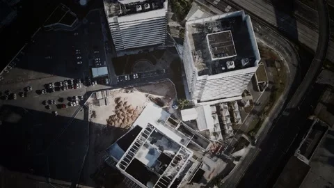 Aerial view of typical small town shopping center with parking Vídeo Stock 157358330