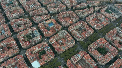 Aerial view. Typical square quarters of Barcelona. Vidéo 120611540