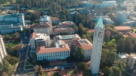 Aerial view of UC Berkeley campus with S.F. in the distance. University Of Vidéo 316862607