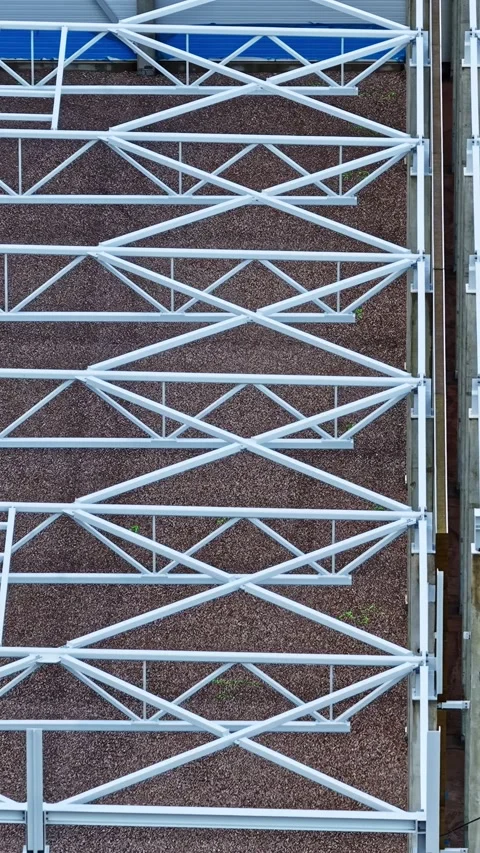 Aerial view of an unfinished metal framework for a warehouse building on a Vídeos de archivo 337387782