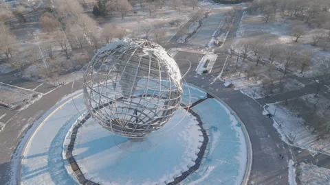 Aerial view of The Unisphere in Flushing Meadows Corona Park Vídeos de archivo 302656544