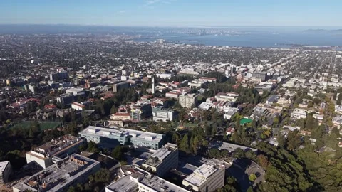 Aerial view of University of California Berkeley campus 스톡 동영상 345019448