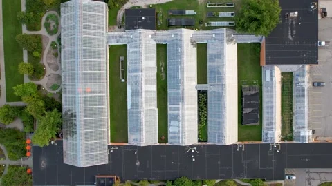 Aerial view of University of Michigan's Matthaei Botanical Gardens in Ann A.. 스톡 동영상 235554570
