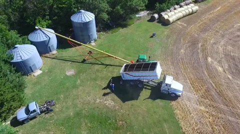 Aerial View of Unloading Grain into Bins (Kansas USA) Vídeo Stock 61742022