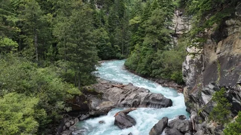 Aerial view of the Upper Bheri River in Dolpa, Nepal 库存影片 323031292