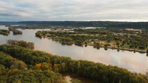 Aerial view of Upper Mississippi river at Wisconsin Minnesota border 库存影片 118418256