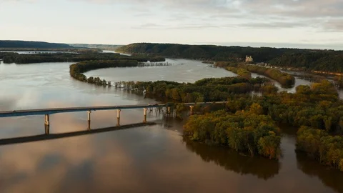 Aerial view of Upper Mississippi river at Wisconsin Minnesota border 動画素材 118689448