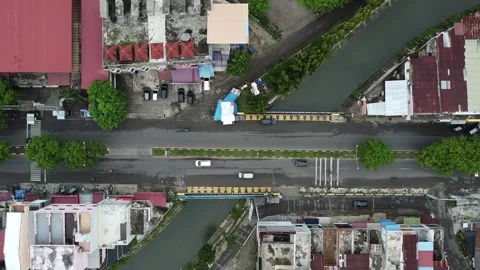 Aerial view urban highway intersection with dense city traffic and greenery.. Vídeos de archivo 337923598