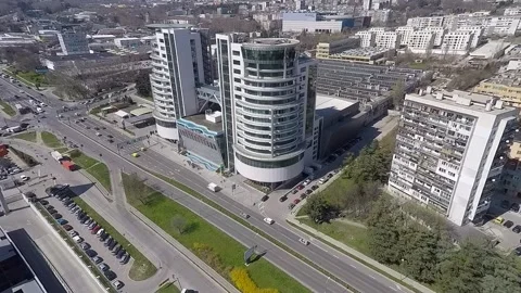Aerial view of urban intersection and modern skyscraper building 库存影片 347746292