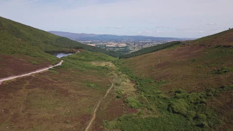 Aerial View Of The Vee Pass Mountains And Lake In Ireland Vídeo Stock 345008400