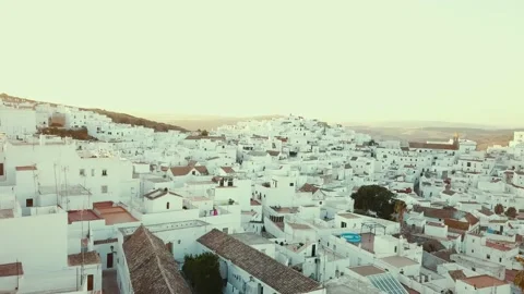 Aerial view of Vejer de la Frontera hilltop white town in the province of Cadiz Vidéo 155690932
