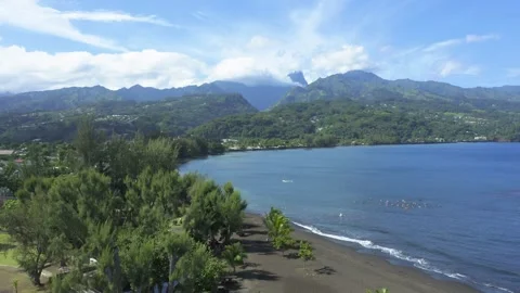 Aerial view of the Venus Point beach in Mahina, Tahiti Vídeo Stock 277231663