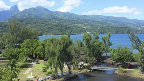 Aerial view of the Venus Point beach and Matavai Bay in Mahina, Tahiti Vídeo Stock 277231679